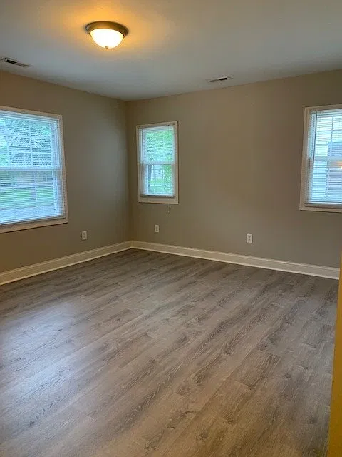 4 bed, 1596 sqft, $3,232 — Photo 2
