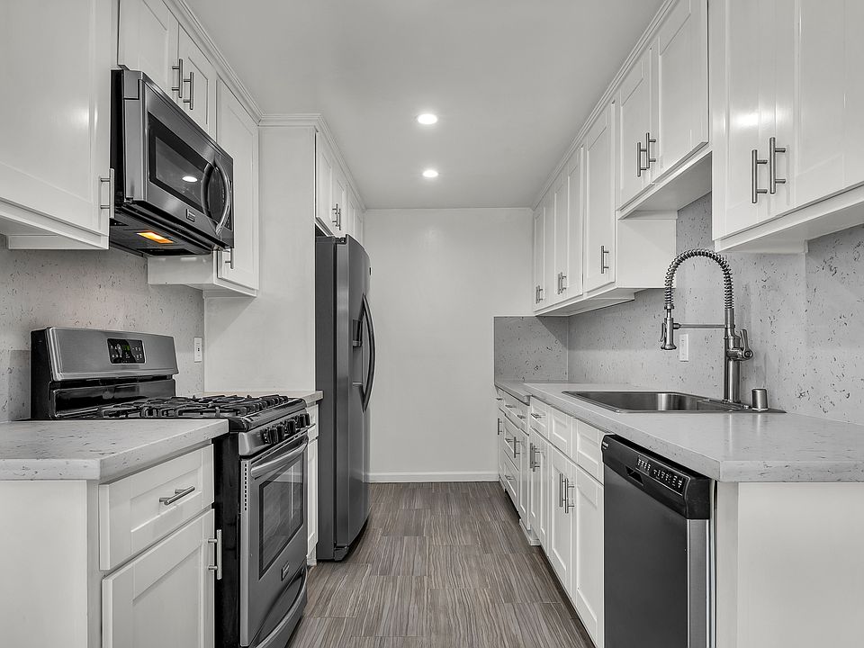 1st image of 1431 S Saltair Ave #206