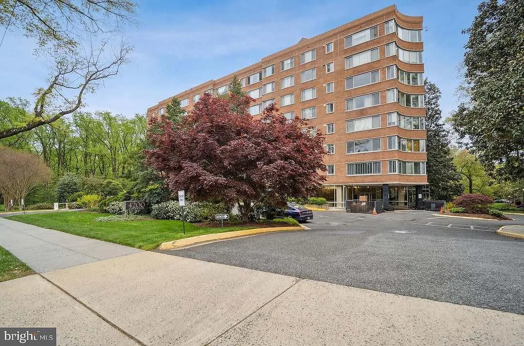 4200 Cathedral Ave NW APT 918 photo 1