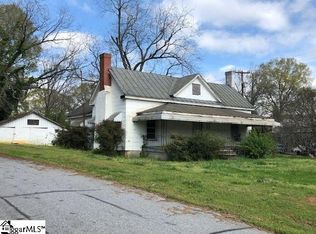 16 Ropp St, Gray Court, SC 29645