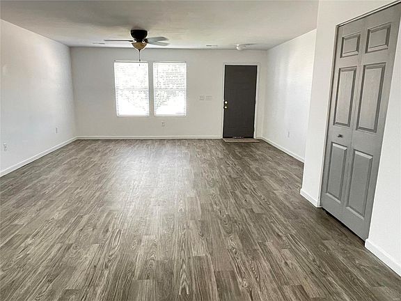 3rd image of 257 River Laurel Dr