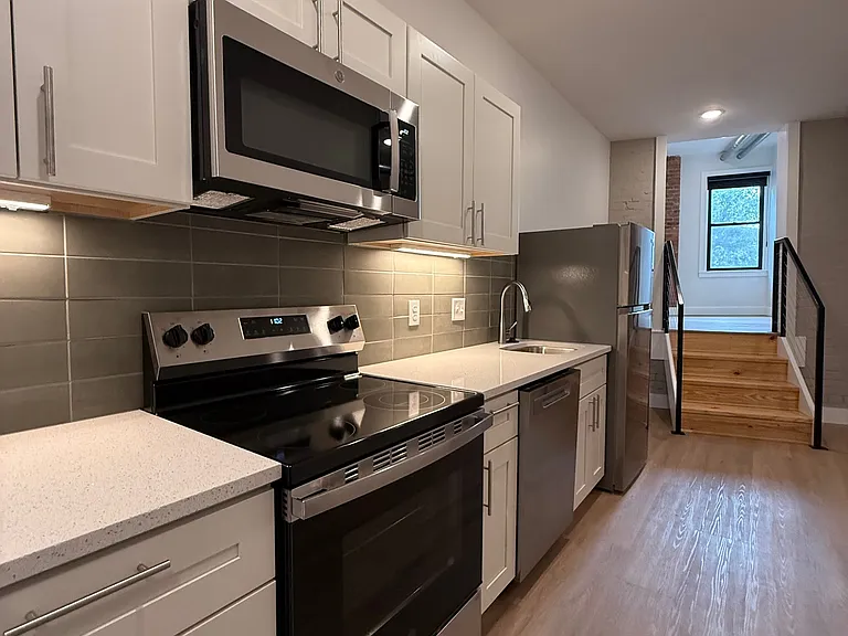 510 W Liberty St #12 — Photo 6