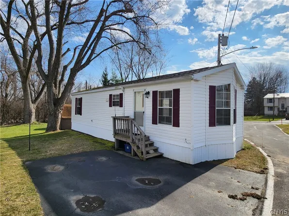 115 Sharon Rd Trailer 14, Syracuse, NY 13209