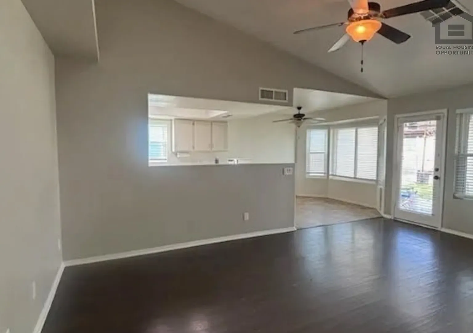 4Bed/2Bath House at Recker Rd/McKellips Rd! Ready for Immediate Move-In! — Photo 4