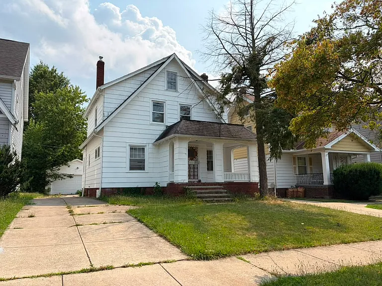 3398 Winsford Rd — Photo 1