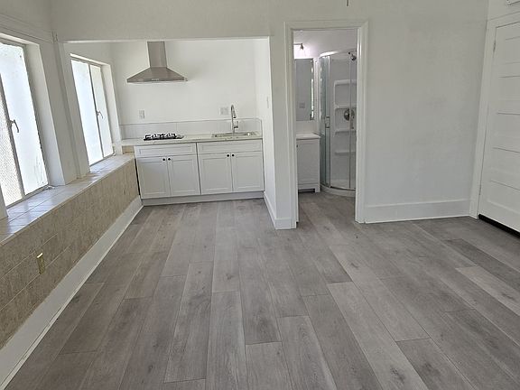 4th image of 960 N Van Ness Ave #11383443