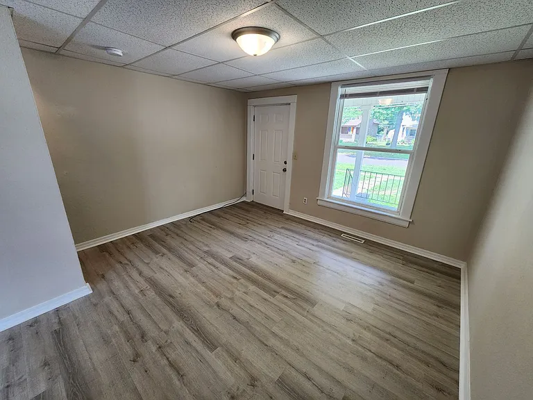 1342 N Broadway Ave #1 — Photo 7
