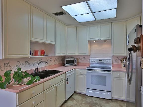 3rd image of 4234 S Peninsula Dr