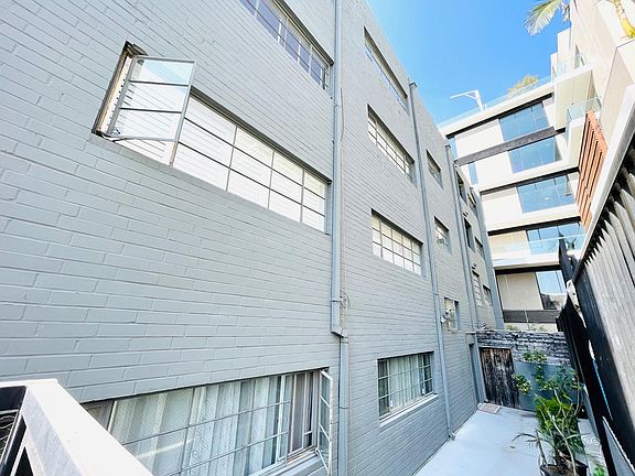 5th image of 8401 Fountain Ave