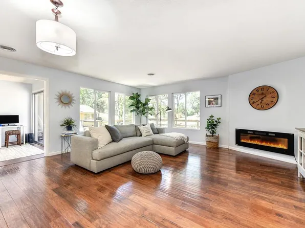 12741 Torrey Pines Dr, Auburn, CA 95602