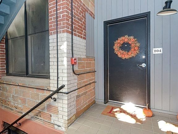 4th image of 406 Lincoln St Unit 204