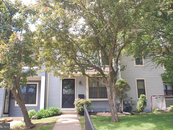 404 Franklin Ct, North Wales, PA 19454