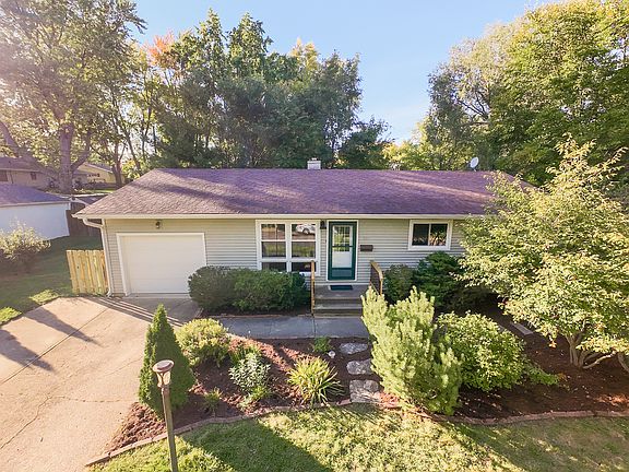 3rd image of 324 Birchwood Ln
