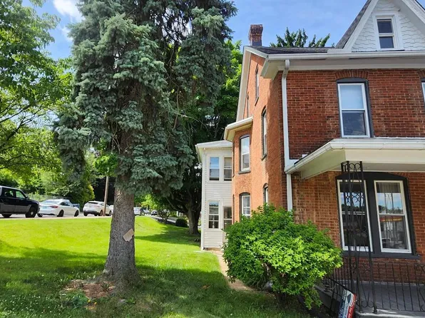 46 W 3rd St, Waynesboro, PA 17268