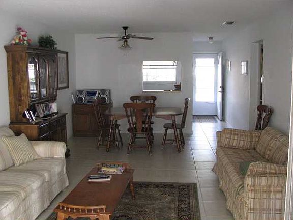 3rd image of 1013 De Soto Dr