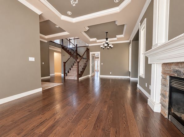 5 bedroom rental in Surrey — photo 9