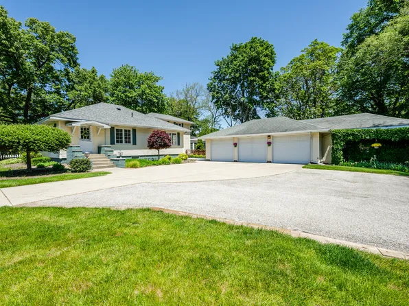 5221 Ridge Rd, Stevensville, MI 49127