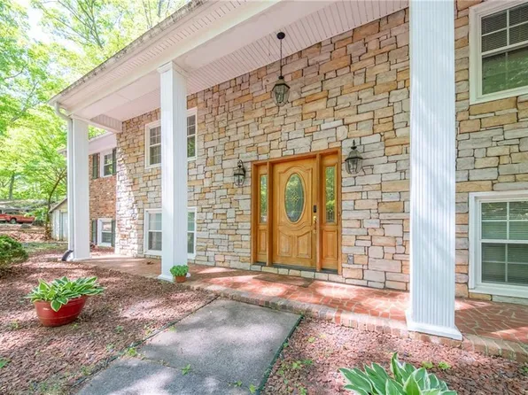 5218 Bear Creek Rd, Winston Salem, NC 27106