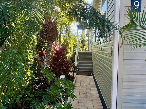 2nd image of 1079 Diamond Lake CIR