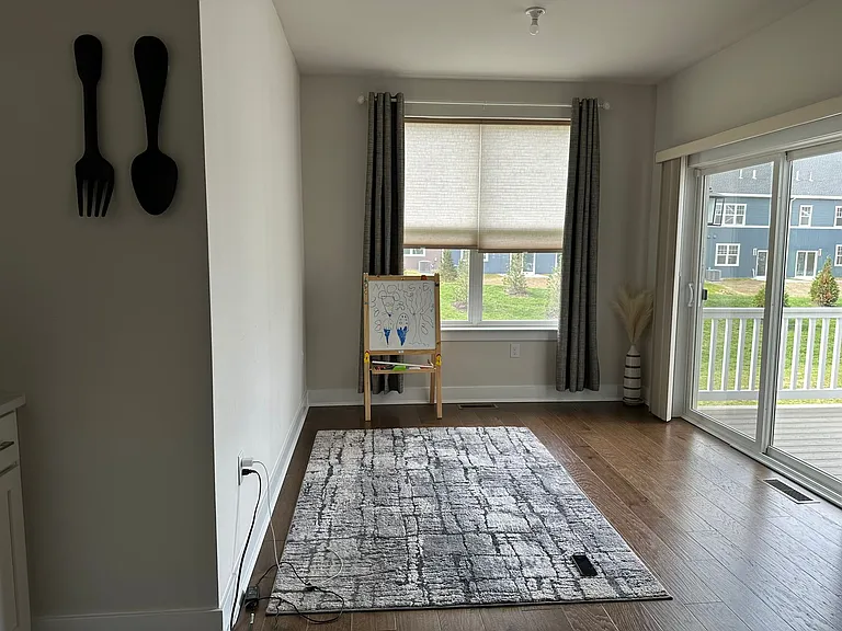 22-01 Ladbroke Dr — Photo 10