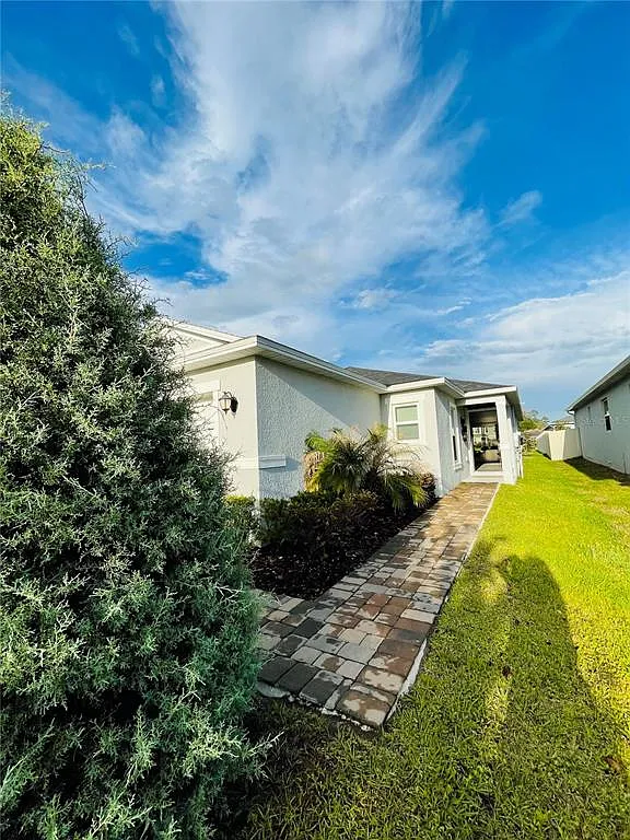 3 bed, 2.0 bath, 1544 sqft, $2,350 — Photo 1