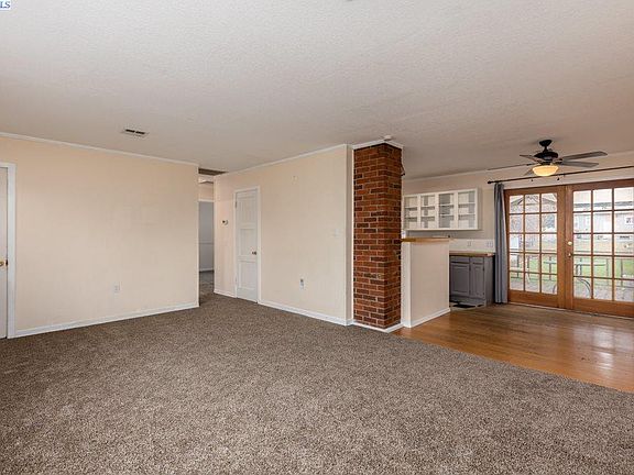 3rd image of 1519 Johnston Ave