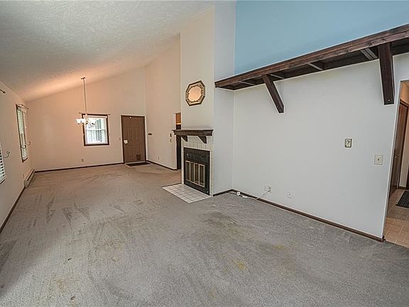 3rd image of 103 Burlington Oval Dr