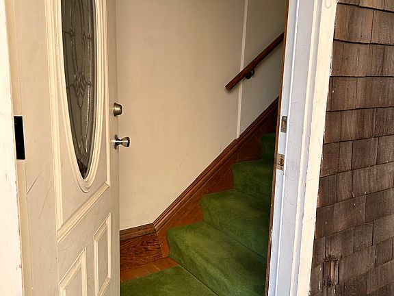 Haste B -- Separate Private Entrance