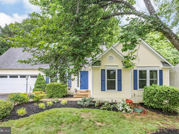 32 Cherry Laurel Dr, Fredericksburg, VA 22405