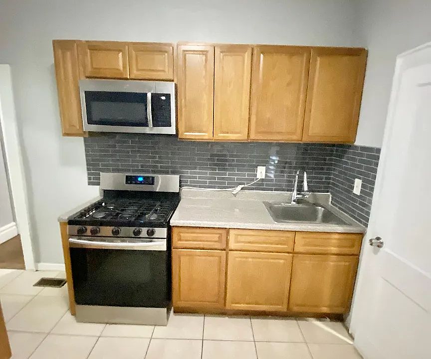 1st image of 28 N 9th Ave #2