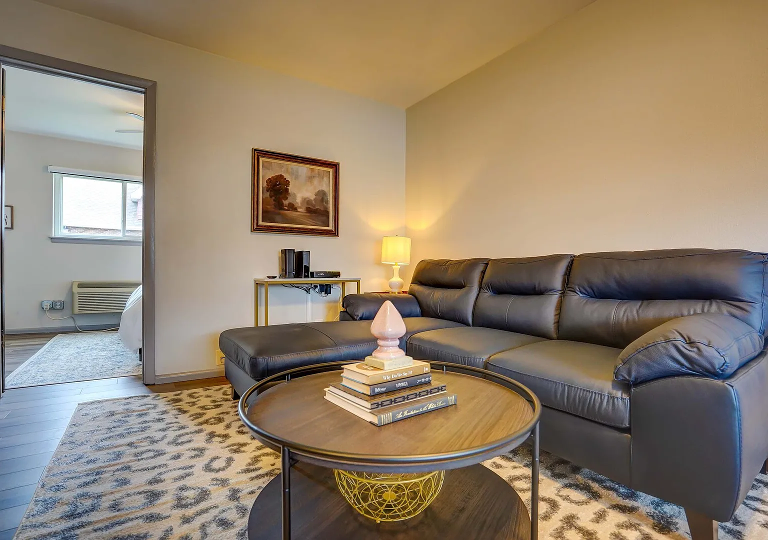 Free Parking, Pet Friendly, Private Entry, MedCenter — Photo 1