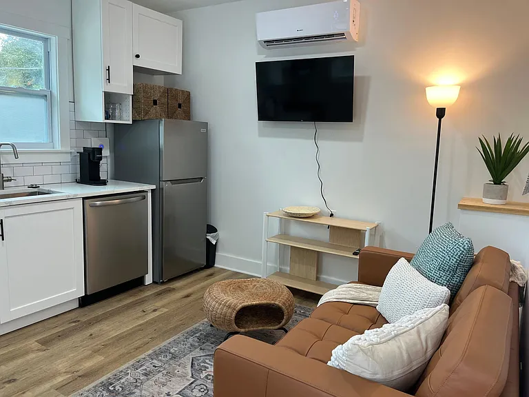 2810 N Mitchell Ave #B — Photo 6