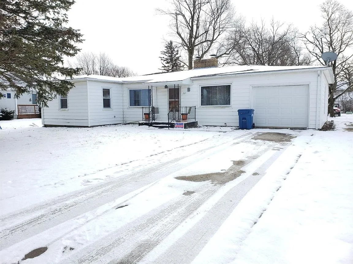 205 E Howard St photo 1