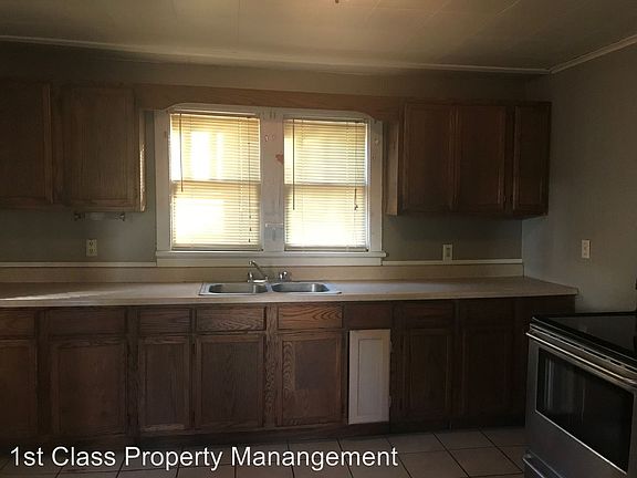 4th image of 1204 Apple St