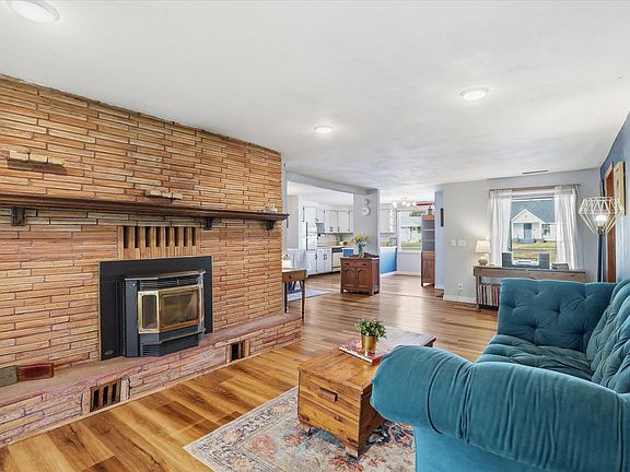 3rd image of 3803 W Heroy Ave