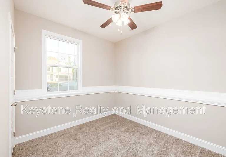 808 Lillian Grace Dr — Photo 11