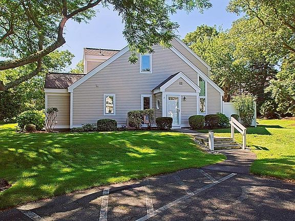 2nd image of 11 Howland Cir #11