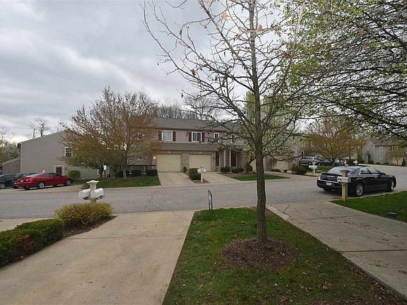 2nd image of 631 Bayberry Ct W
