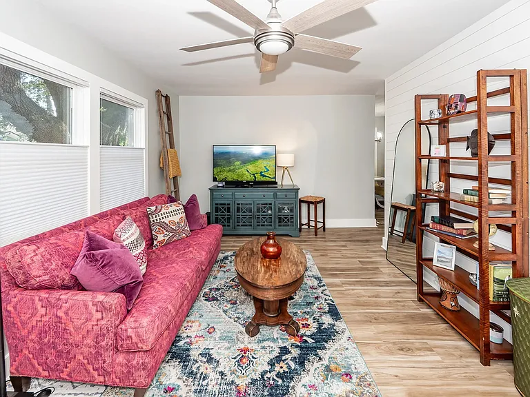 1511 Larry St — Photo 10