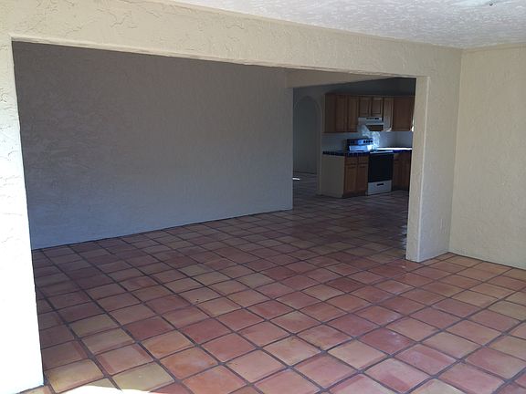 2nd image of 1539 E Hudson Dr