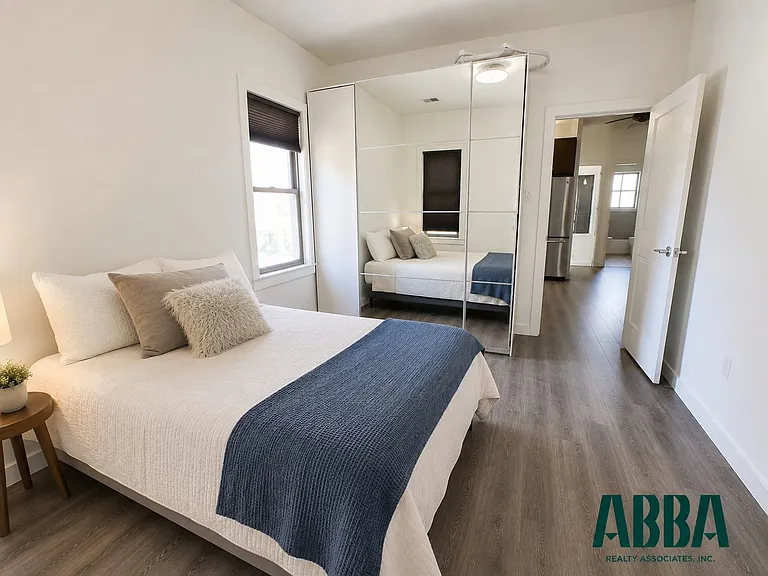 1013 Avenue K #2 — Photo 3
