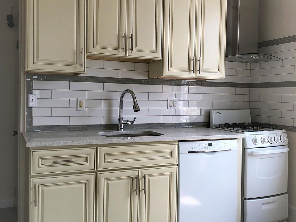 1st image of 529 Dickinson St #2R