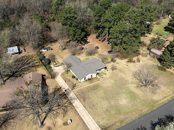 2nd image of 21 Big Oak Ln