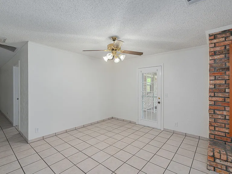1905 Shady Ln — Photo 24