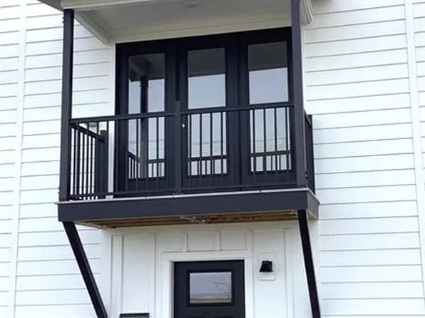 116 Canal Cottage Aly, Saint Charles, MO 63301