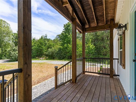 3rd image of 320 Agee Ln