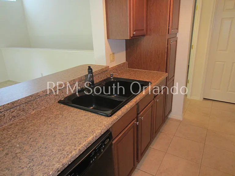 1611 Columbia Arms Cir #236 — Photo 5