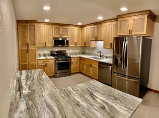 827 Main St, Delafield, WI 53018