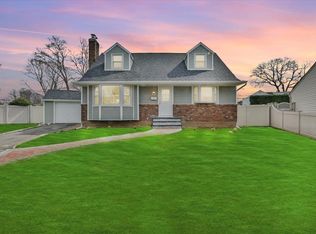 3835 Marion Ct, Seaford, NY 11783