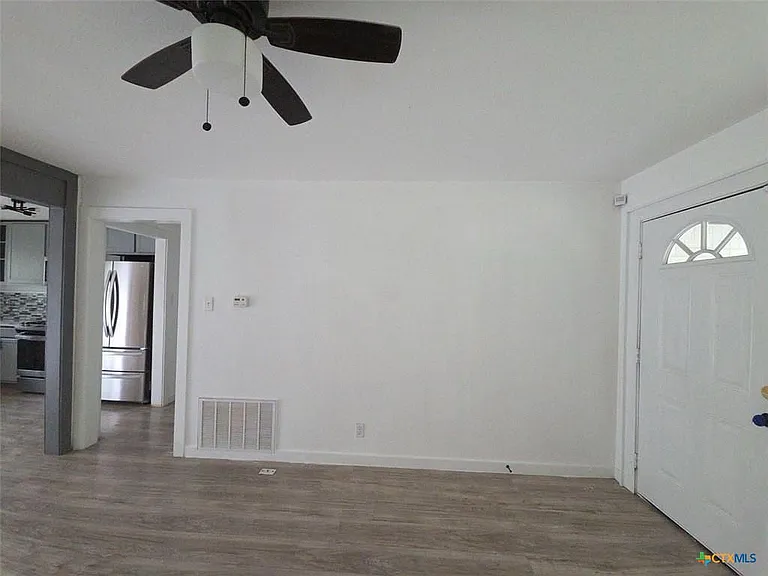 1315 Estes Dr — Photo 6